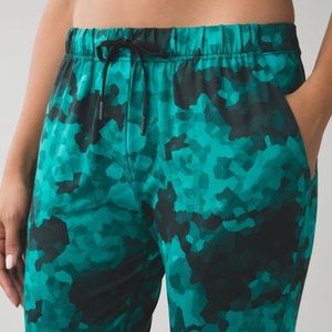 Lululemon Jet Crop Slim - Clouded Dreams Cosmic Teal Multi
